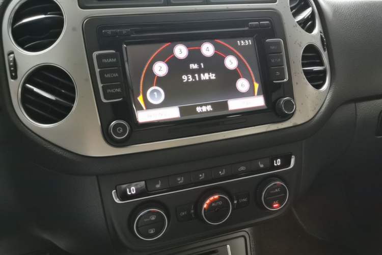 Used Volkswagen Tiguan 2015 1.8TSI Automatic Two-Wheel Drive Luxury Model Audio And AC Panel