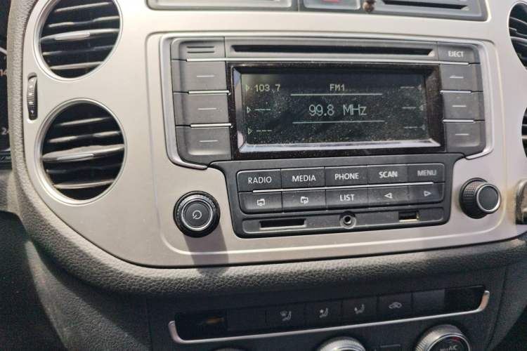 Used Volkswagen Tiguan 2015 1.8TSI Automatic Two-Wheel Drive Comfort Edition Audio And AC Panel