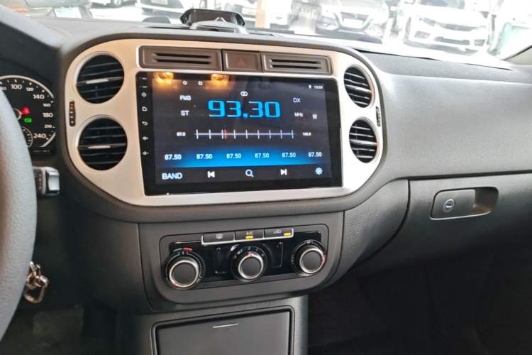 Used Volkswagen Tiguan 2015 1.8TSI Automatic Two-Wheel Drive Trend Edition Audio And AC Panel
