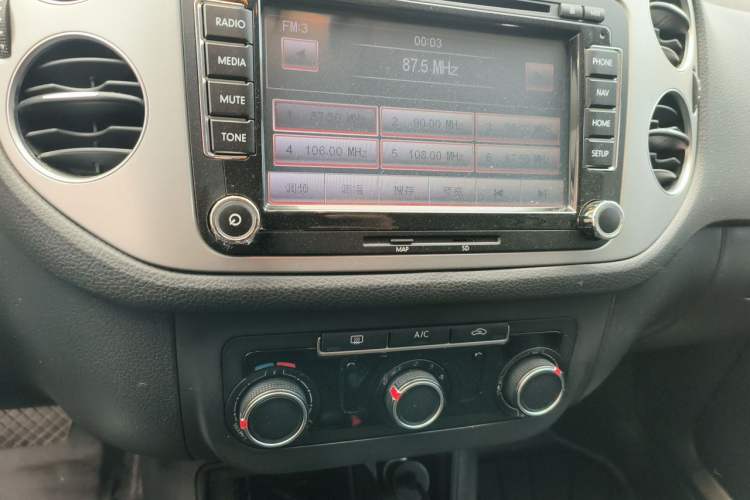 Used Volkswagen Tiguan 2015 1.8TSI Automatic Two-Wheel Drive Trend Edition Audio And AC Panel