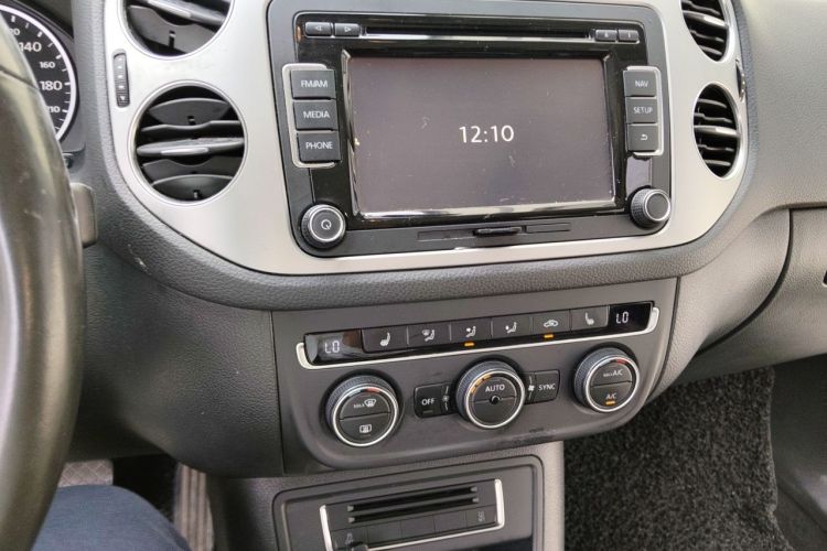 Used Volkswagen Tiguan 2015 1.8TSI Automatic Two-Wheel Drive Luxury Model Audio And AC Panel