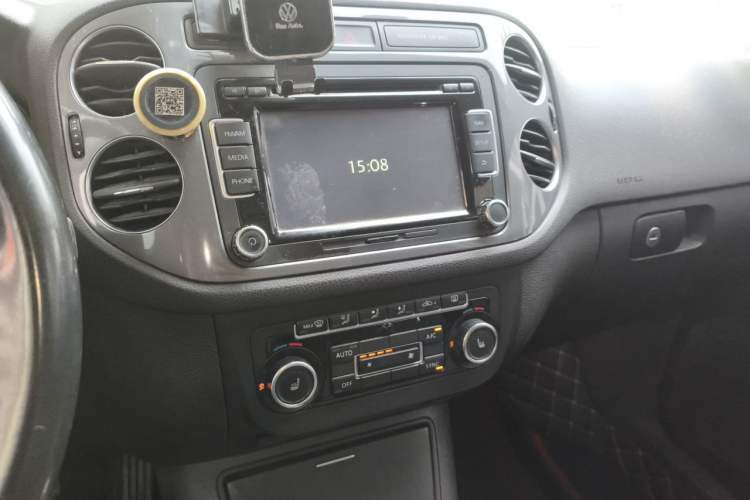 Used Volkswagen Tiguan 2015 2.0 TSI Comfort Edition Audio And AC Panel