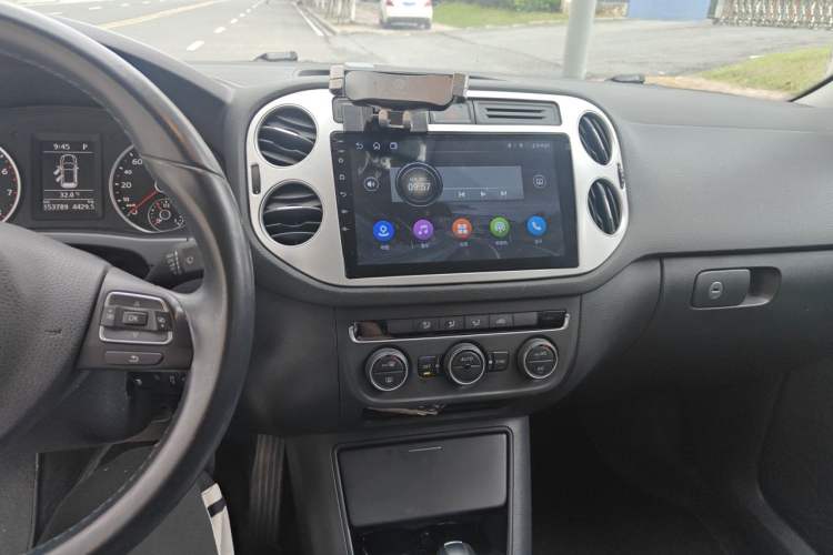 Used Volkswagen Tiguan 2015 1.8TSI Automatic Two-Wheel Drive Comfort Edition Audio And AC Panel