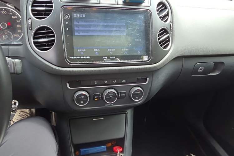 Used Volkswagen Tiguan 2015 1.8TSI Automatic All-Wheel Drive Style Vision Edition Audio And AC Panel