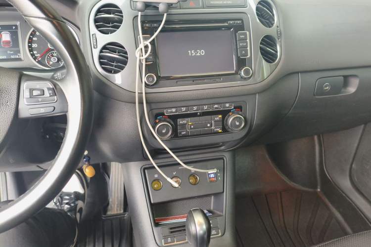 Used Volkswagen Tiguan 2015 2.0 TSI Comfort Edition Audio And AC Panel