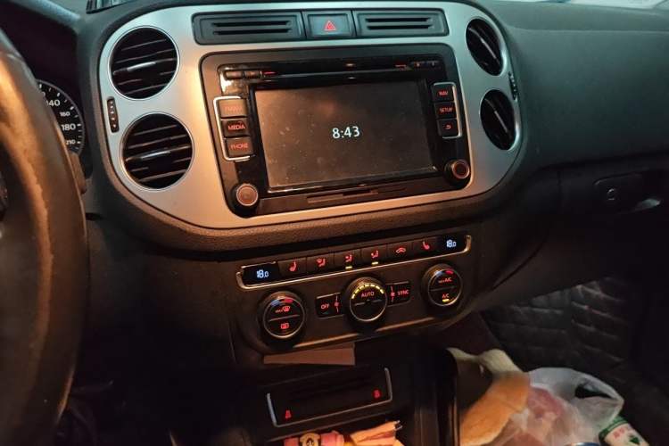 Used Volkswagen Tiguan 2015 1.8TSI Automatic Two-Wheel Drive Luxury Model Audio And AC Panel