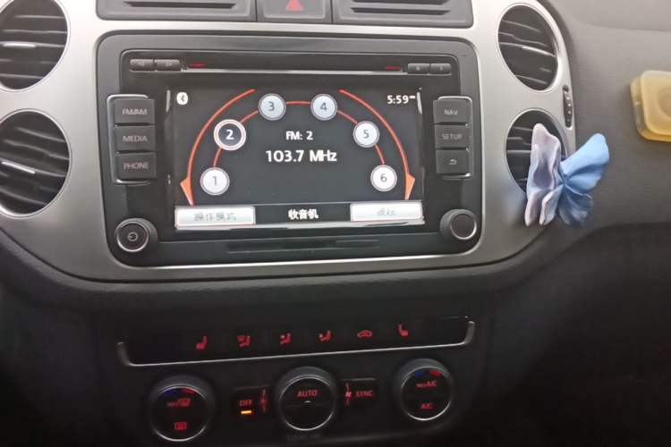Used Volkswagen Tiguan 2015 1.8TSI Automatic Two-Wheel Drive Luxury Model Audio And AC Panel