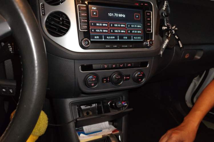 Used Volkswagen Tiguan 2015 1.8TSI Automatic Two-Wheel Drive Comfort Edition Audio And AC Panel