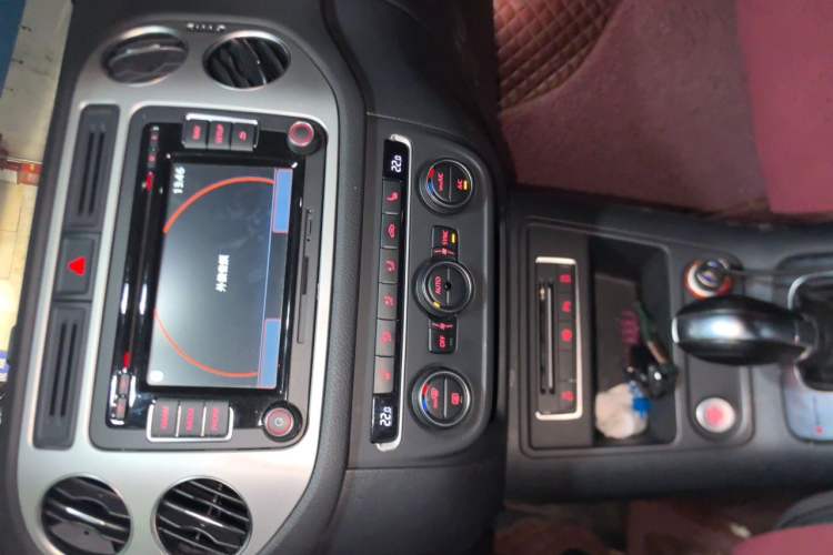 Used Volkswagen Tiguan 2015 2.0 TSI Automatic All-Wheel Drive Flagship Edition Audio And AC Panel