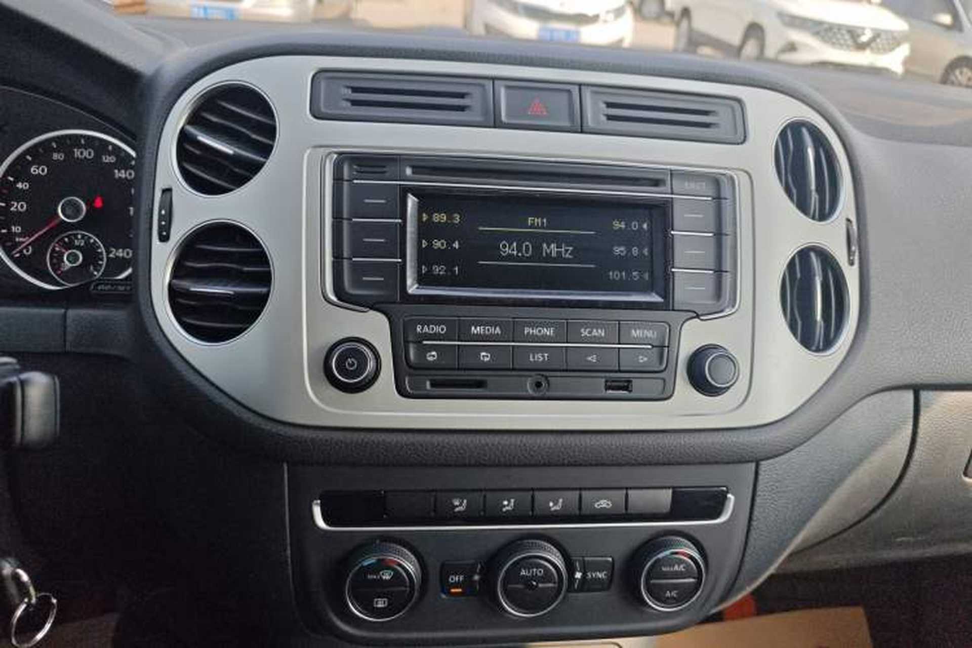 Used Volkswagen Tiguan 2015 1.8TSI Automatic Two-Wheel Drive Comfort Edition Audio And AC Panel