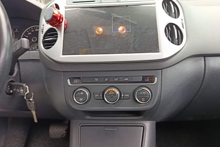 Used Volkswagen Tiguan 2015 1.8TSI Automatic Two-Wheel Drive Comfort Edition Audio And AC Panel