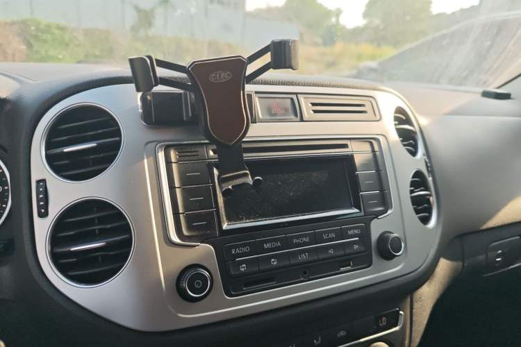 Used Volkswagen Tiguan 2015 1.8TSI Automatic Two-Wheel Drive Comfort Edition Audio And AC Panel