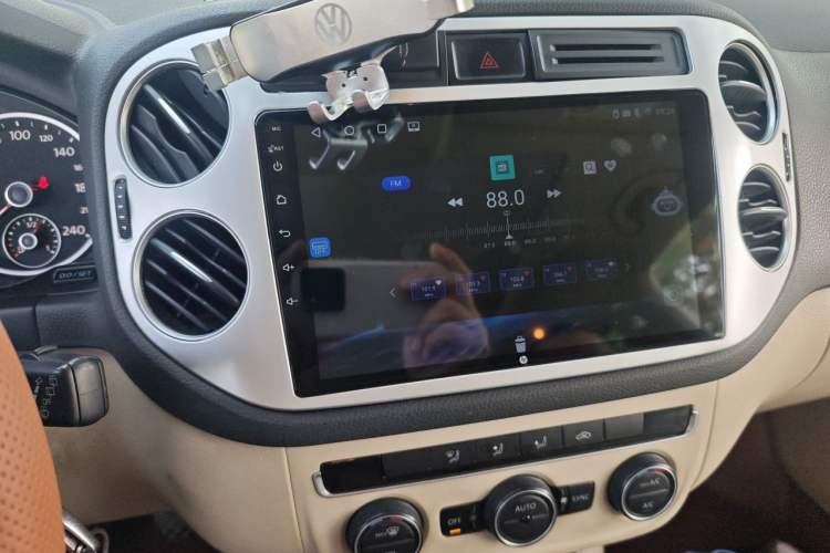 Used Volkswagen Tiguan 2015 1.8TSI Manual Two-Wheel-Drive Limited Edition Audio And AC Panel