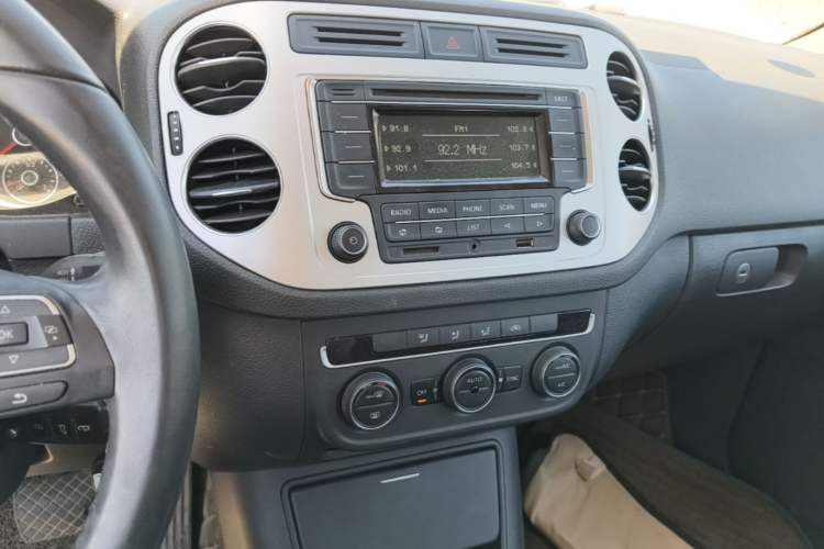 Used Volkswagen Tiguan 2015 1.8TSI Automatic Two-Wheel Drive Comfort Edition Audio And AC Panel