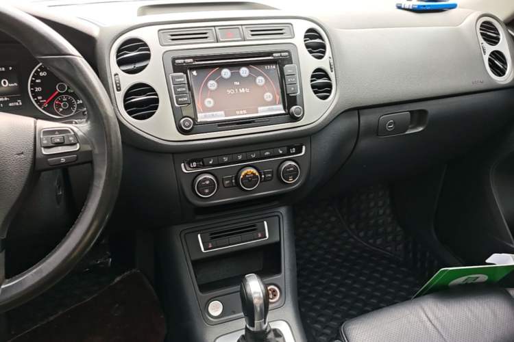 Used Volkswagen Tiguan 2015 1.8TSI Automatic Two-Wheel Drive Luxury Model Audio And AC Panel