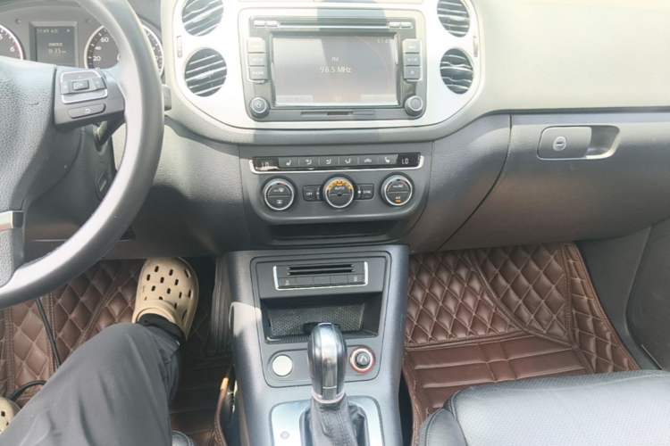Used Volkswagen Tiguan 2015 1.8TSI Automatic Two-Wheel Drive Luxury Model Audio And AC Panel