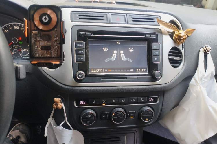 Used Volkswagen Tiguan 2015 1.8TSI Automatic Two-Wheel Drive Luxury Model Audio And AC Panel