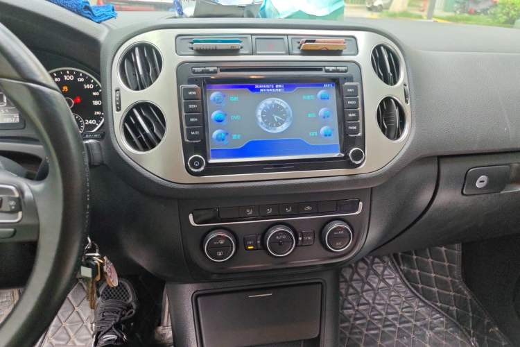Used Volkswagen Tiguan 2015 1.8TSI Automatic Two-Wheel Drive Comfort Edition Audio And AC Panel