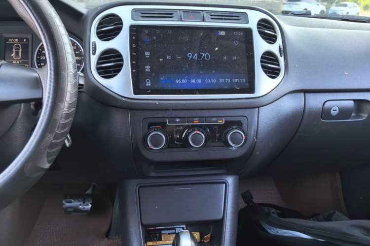 Used Volkswagen Tiguan 2015 1.8TSI Automatic Two-Wheel Drive Trend Edition Audio And AC Panel
