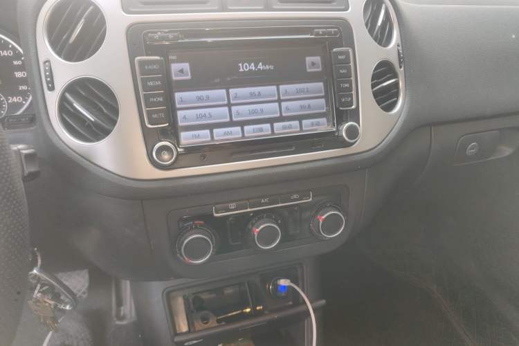 Used Volkswagen Tiguan 2015 1.8TSI Automatic Two-Wheel Drive Trend Edition Audio And AC Panel