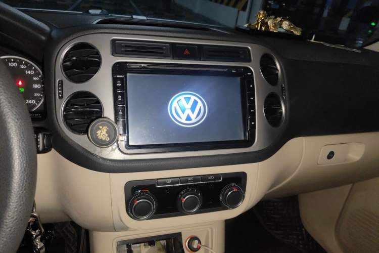 Used Volkswagen Tiguan 2015 1.8TSI Automatic Two-Wheel Drive Trend Edition Audio And AC Panel
