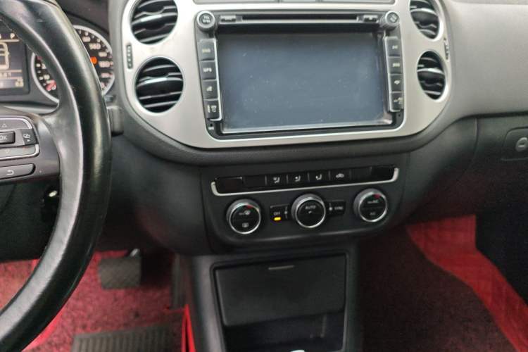 Used Volkswagen Tiguan 2015 1.8TSI Automatic Two-Wheel Drive Comfort Edition Audio And AC Panel