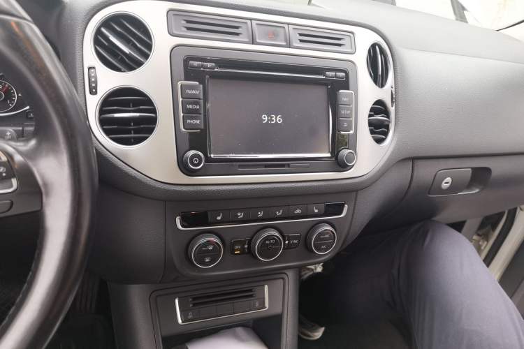 Used Volkswagen Tiguan 2015 1.8TSI Automatic Two-Wheel Drive Luxury Model Audio And AC Panel