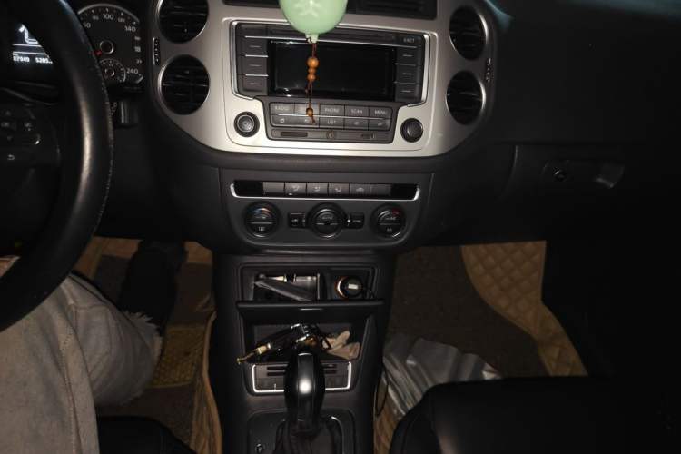 Used Volkswagen Tiguan 2015 1.8TSI Automatic Two-Wheel Drive Comfort Edition Audio And AC Panel