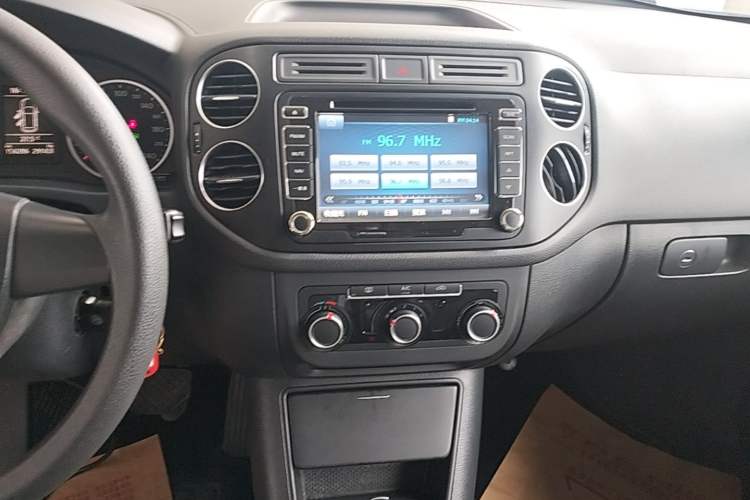 Used Volkswagen Tiguan 2015 1.8TSI Automatic Two-Wheel Drive Trend Edition Audio And AC Panel
