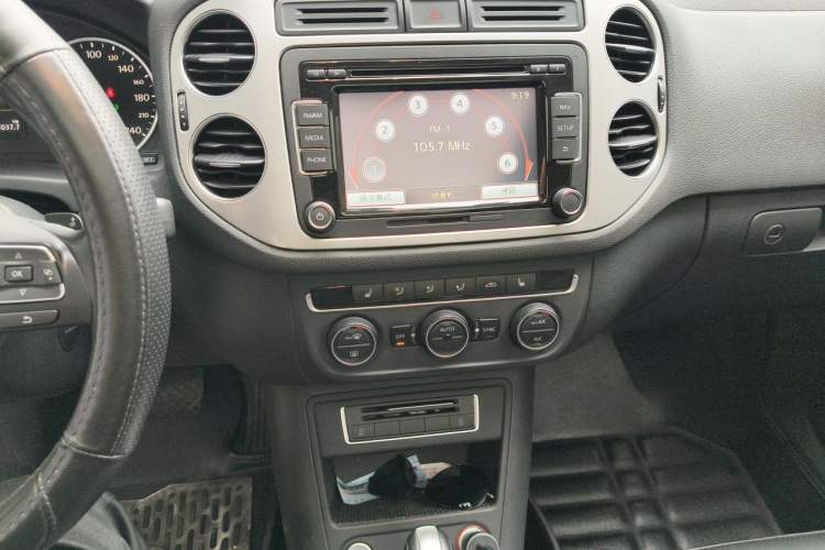 Used Volkswagen Tiguan 2015 1.8TSI Automatic Two-Wheel Drive Luxury Model Audio And AC Panel