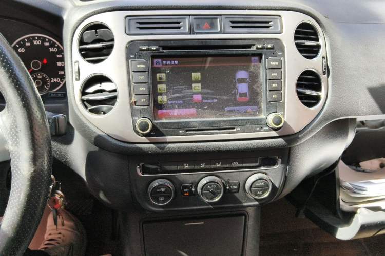 Used Volkswagen Tiguan 2015 1.8TSI Automatic All-Wheel Drive Comfort Edition Audio And AC Panel