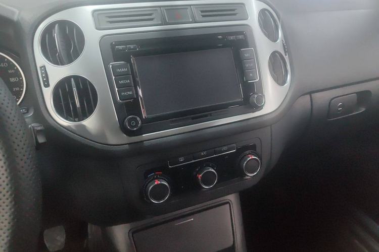 Used Volkswagen Tiguan 2015 1.8TSI Manual Two-Wheel Drive Fashion Edition Audio And AC Panel