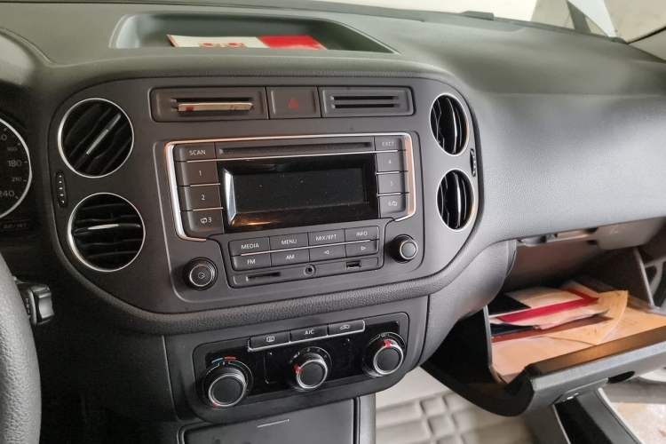 Used Volkswagen Tiguan 2015 1.8TSI Automatic Two-Wheel Drive Trend Edition Audio And AC Panel
