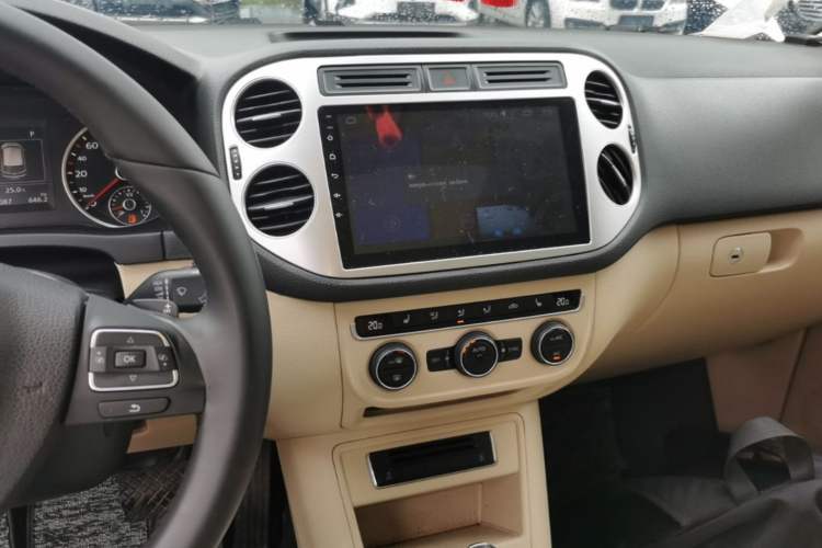 Used Volkswagen Tiguan 2015 1.8TSI Automatic Two-Wheel Drive Luxury Model Audio And AC Panel