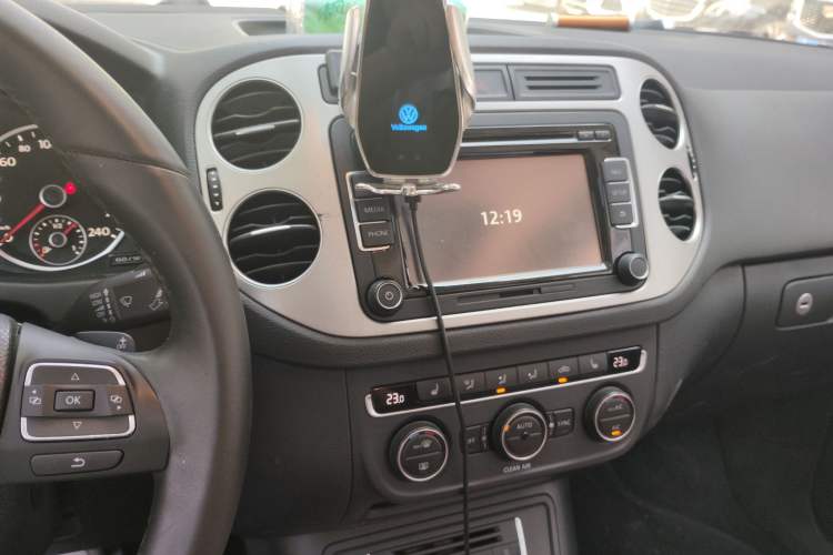 Used Volkswagen Tiguan 2015 1.8TSI Automatic Two-Wheel Drive Luxury Model Audio And AC Panel