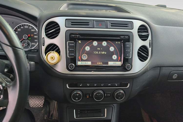 Used Volkswagen Tiguan 2015 1.8TSI Automatic All-Wheel-Drive Luxury Model Audio And AC Panel