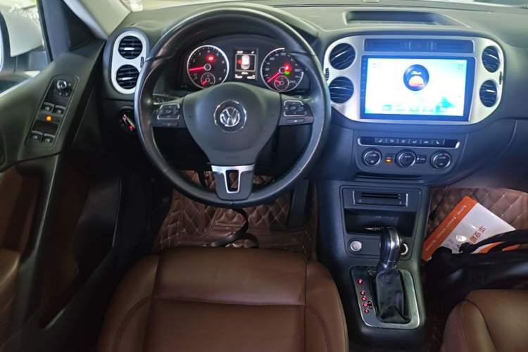 Used Volkswagen Tiguan 2015 1.8TSI Automatic Two-Wheel Drive Luxury Model Audio And AC Panel