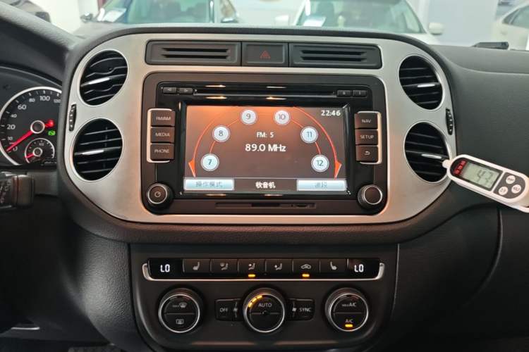 Used Volkswagen Tiguan 2015 1.8TSI Automatic All-Wheel-Drive Luxury Model Audio And AC Panel