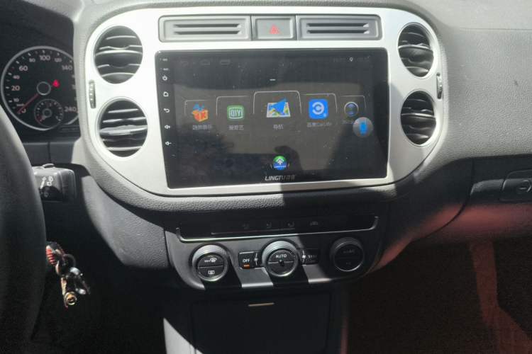 Used Volkswagen Tiguan 2015 1.8TSI Manual Two-Wheel-Drive Limited Edition Audio And AC Panel