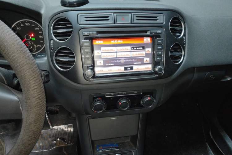 Used Volkswagen Tiguan 2015 1.8TSI Automatic Two-Wheel Drive Trend Edition Audio And AC Panel