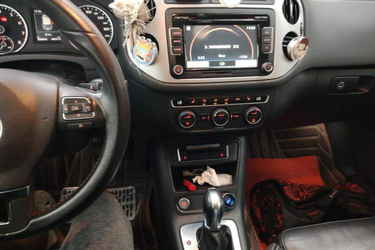 Used Volkswagen Tiguan 2015 1.8TSI Automatic Two-Wheel Drive Luxury Model Audio And AC Panel