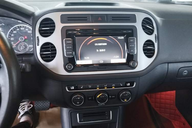 Used Volkswagen Tiguan 2015 1.8TSI Automatic Two-Wheel Drive Luxury Model Audio And AC Panel