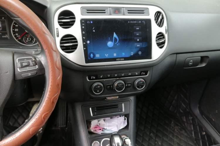 Used Volkswagen Tiguan 2015 1.8TSI Automatic Two-Wheel Drive Luxury Model Audio And AC Panel