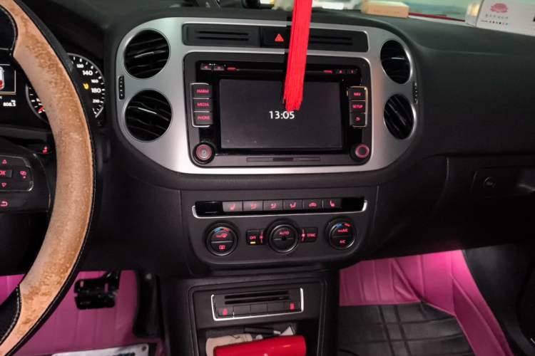 Used Volkswagen Tiguan 2015 1.8TSI Automatic Two-Wheel Drive Luxury Model Audio And AC Panel