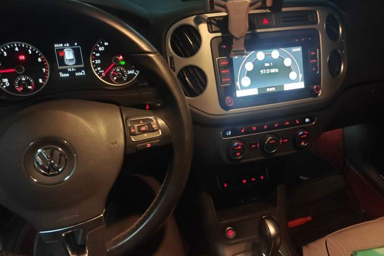 Used Volkswagen Tiguan 2015 2.0 TSI Automatic All-Wheel Drive Flagship Edition Audio And AC Panel