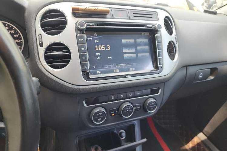 Used Volkswagen Tiguan 2015 1.8TSI Automatic Two-Wheel Drive Comfort Edition Audio And AC Panel