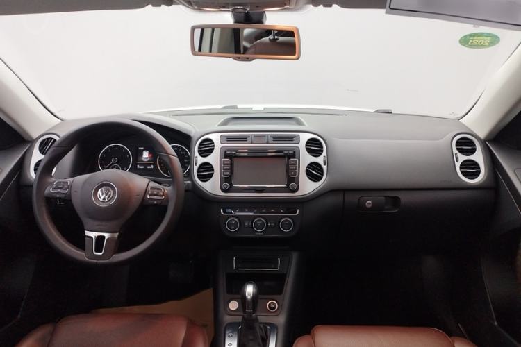 Used Volkswagen Tiguan 2015 1.8TSI Automatic Two-Wheel Drive Luxury Model Audio And AC Panel