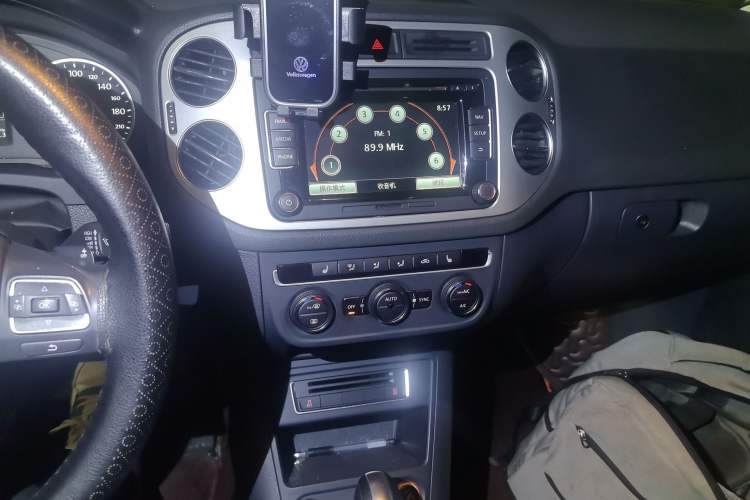 Used Volkswagen Tiguan 2015 1.8TSI Automatic All-Wheel-Drive Luxury Model Audio And AC Panel