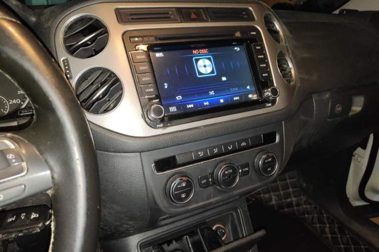Used Volkswagen Tiguan 2015 1.8TSI Automatic Two-Wheel Drive Comfort Edition Audio And AC Panel