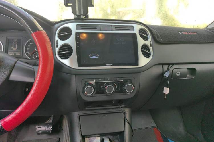 Used Volkswagen Tiguan 2015 1.8TSI Automatic Two-Wheel Drive Trend Edition Audio And AC Panel